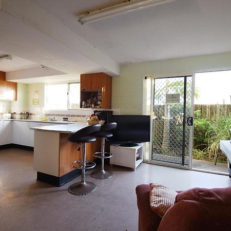 Caloundra Backpackers Hostel ภายนอก รูปภาพ